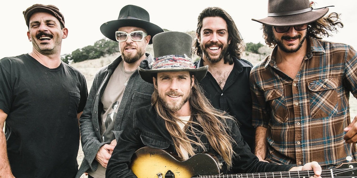 Lukas Nelson Tunes Out