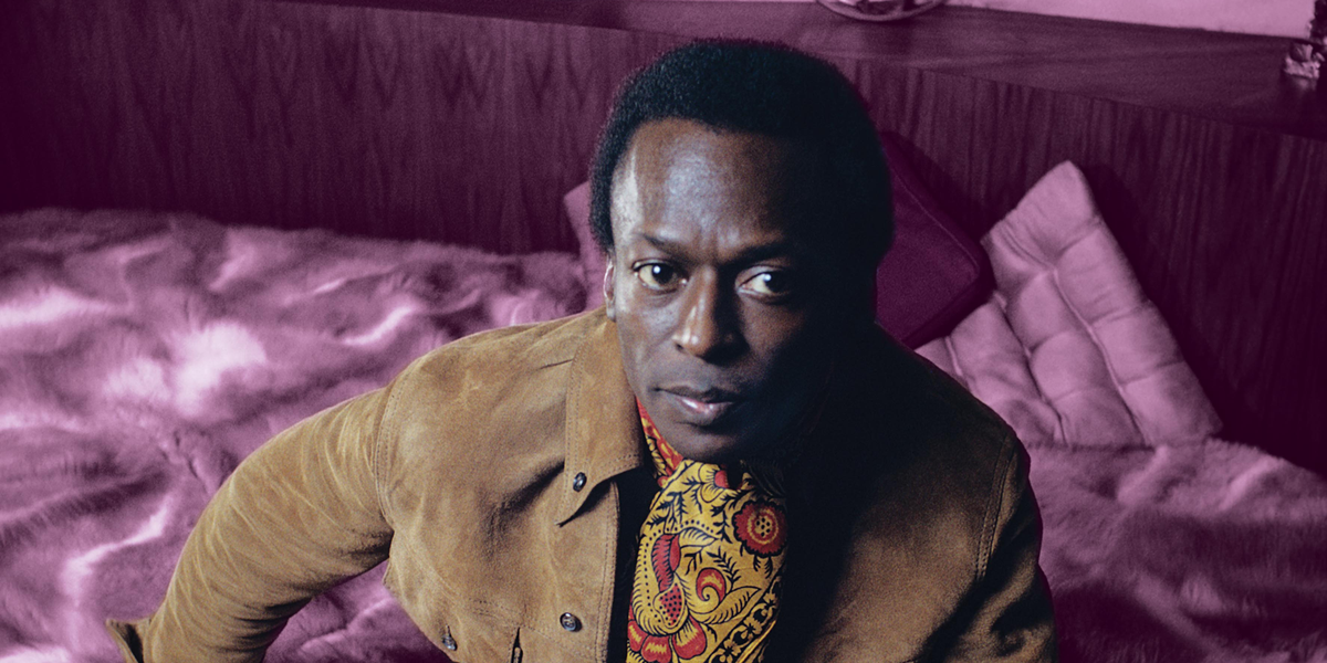 Sorcerer: Miles Davis In The Middle